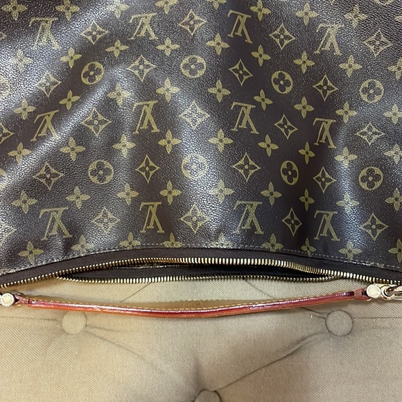 Louis Vuitton beautiful purse - Picture 10 of 13